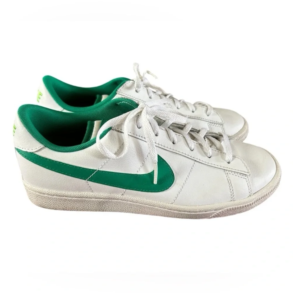 Nike | Unisex kids white/green Court Royale lace up sneakers, green swoosh, Sz 6